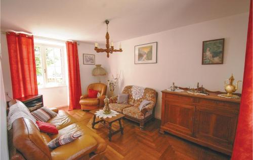 Amazing home in St,Sulpice-dExideuil with 3 Bedrooms, Private swimming pool and Outdoor swimming pool