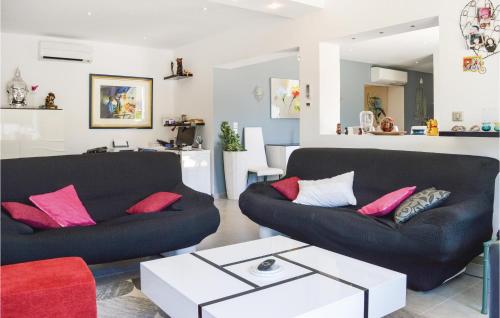 Amazing home in Sta Maria Poggio with WiFi, Outdoor swimming pool and Swimming pool