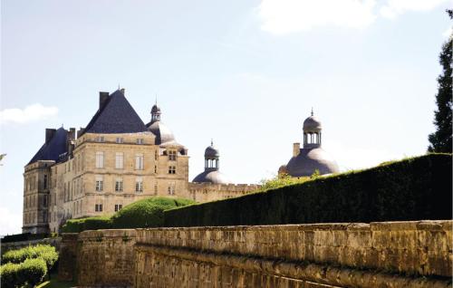 Amazing home in Teillots-Puy Redon with 2 Bedrooms, Private swimming pool and Outdoor swimming pool