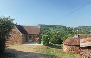 Amazing home in Teillots-Puy Redon with 2 Bedrooms, Private swimming pool and Outdoor swimming pool