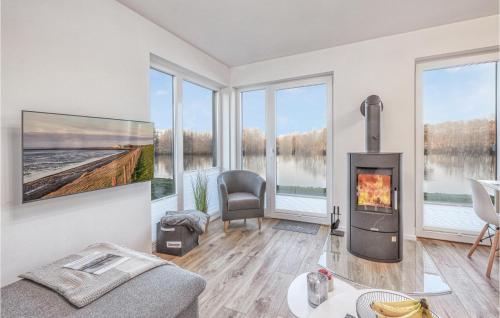 Amazing home in Tossens with WiFi and 2 Bedrooms