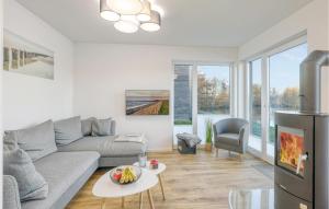 Amazing home in Tossens with WiFi and 2 Bedrooms