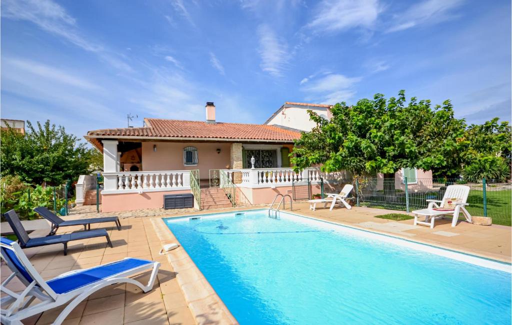 Amazing home in Uchaud with 4 Bedrooms, WiFi and Outdoor swimming pool , 30620 Uchaud
