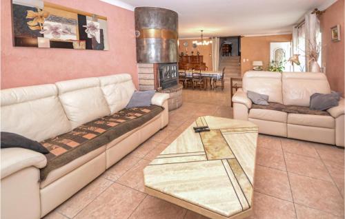 Amazing home in Uchaud with 4 Bedrooms, WiFi and Outdoor swimming pool