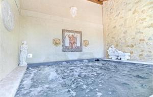 Maison de vacances Amazing home in Vallabregues with 6 Bedrooms, WiFi and Swimming pool  30300 Vallabrègues Languedoc-Roussillon