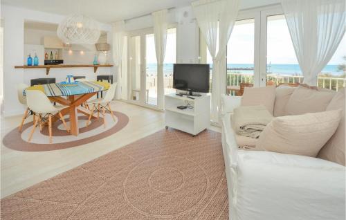 Amazing home in Valras-Plage with Outdoor swimming pool, WiFi and 5 Bedrooms