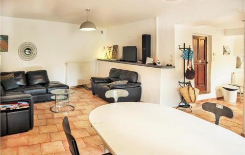 Amazing home in Valras with 4 Bedrooms, WiFi and Outdoor swimming pool
