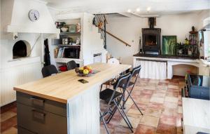 Amazing home in Valras with 4 Bedrooms, WiFi and Outdoor swimming pool