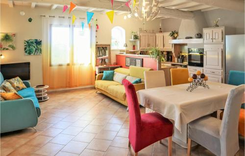 Amazing home in Valras with WiFi, Private swimming pool and Outdoor swimming pool