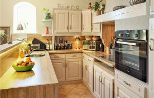 Amazing home in Valras with WiFi, Private swimming pool and Outdoor swimming pool