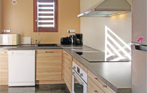 Amazing home in Venzolasca with 3 Bedrooms, WiFi and Outdoor swimming pool