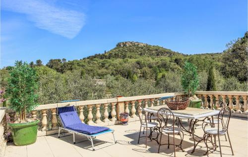 Amazing home in Verngues with Outdoor swimming pool, Private swimming pool and 2 Bedrooms