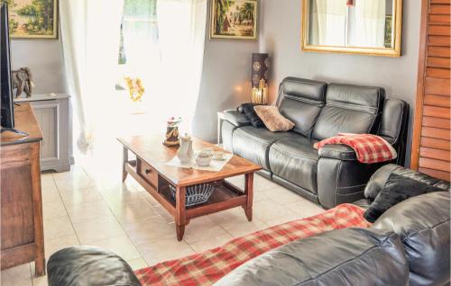 Amazing home in Verngues with Outdoor swimming pool, Private swimming pool and 2 Bedrooms