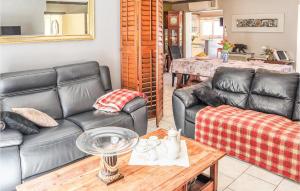 Amazing home in Verngues with Outdoor swimming pool, Private swimming pool and 2 Bedrooms