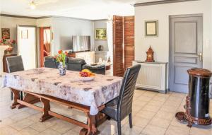 Amazing home in Verngues with Outdoor swimming pool, Private swimming pool and 2 Bedrooms