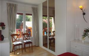 Amazing home in Villeneuve les Beziers with 2 Bedrooms, Private swimming pool and Outdoor swimming pool