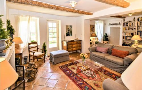 Amazing home in Viols with 4 Bedrooms, WiFi and Outdoor swimming pool