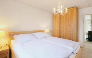 Amazing home in Zerpenschleuse with 2 Bedrooms and WiFi