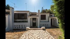 Maison de vacances Amazing house in Albufeira - Beach, Swimming Pool and Tennis Courts Rua Doutor Roberto Roquette 8200-594 Albufeira Algarve