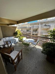Amazing studio in Juan les Pins with a large terrasse & seaview parking