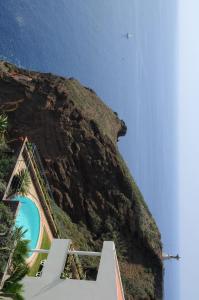 An uninterrupted 180º overlooking the Atlantic Ocean.