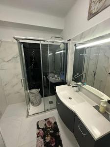 Apartamento T2 com terraço a 100 metros da praia