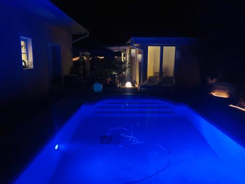 Apartment TinyHouse mit Pool, Outdoor Whirlpool und Garten