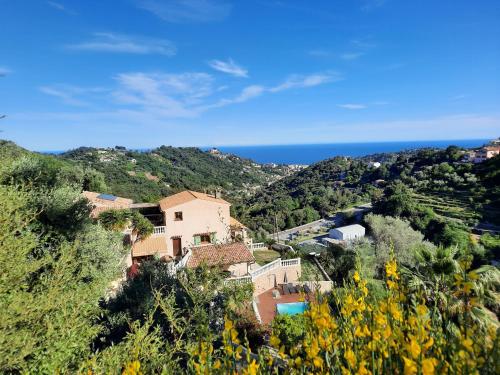Appart-villa de 130m2 jardin, piscine à 5 min de Menton