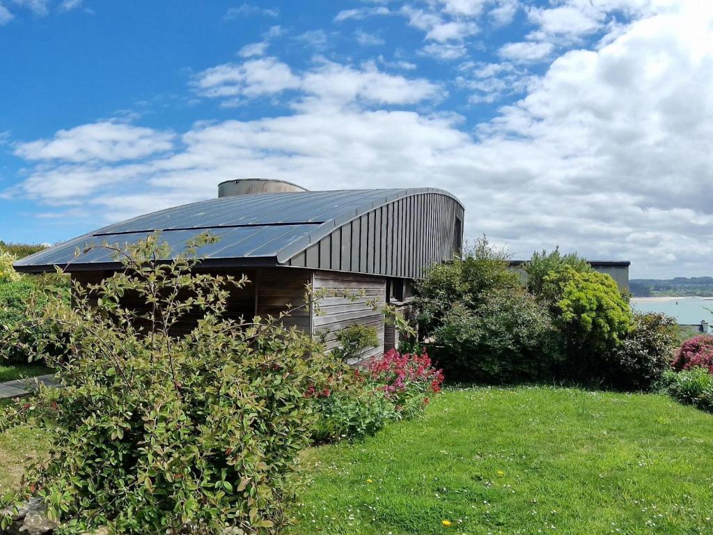 Maison de vacances Architect villa with fantastic sea view, Locquirec  29241 Locquirec