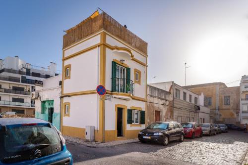 Arty vintage townhouse near the Ria Formosa, Olhao