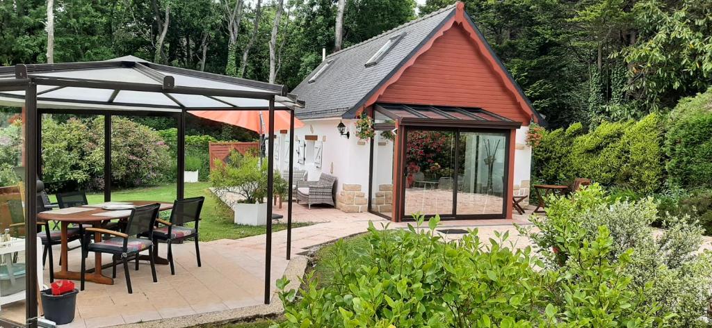 Maison de vacances at the gite du bois damore in a quiet area 25km from the city - from the sea 07 Route du Castel 22860 Plourivo