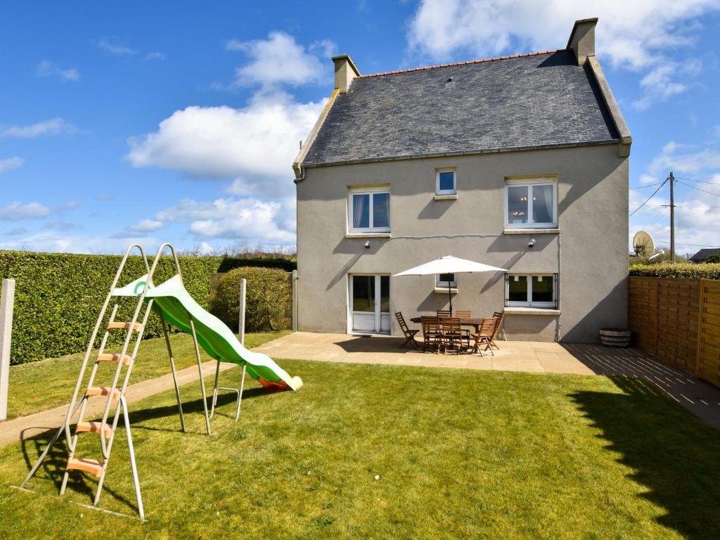 Atmospheric Breton house with garden at walking distance from the beach , 29830 Ploudalmézeau