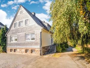 Attractive Holiday Home In Medebach with Barbecue