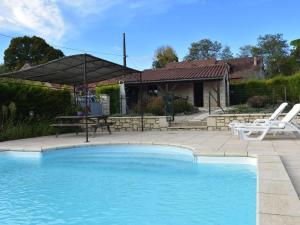 Attractive holiday home in Montcl ra with pool