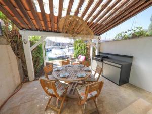 Attractive holiday home in Port Grimaud with jetty