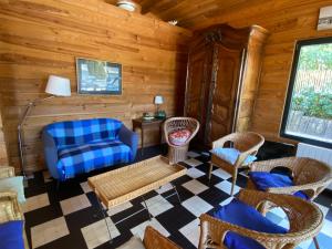 Attractive house in ideal bay location - a dream with children