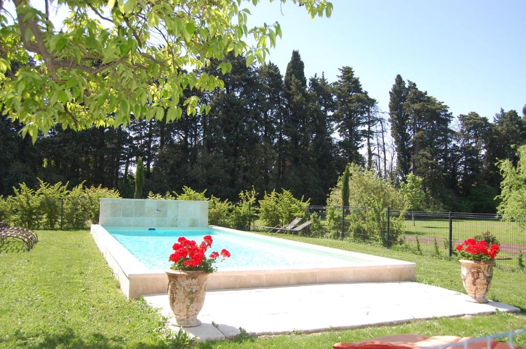 Au cœur du village de Lamanon **
