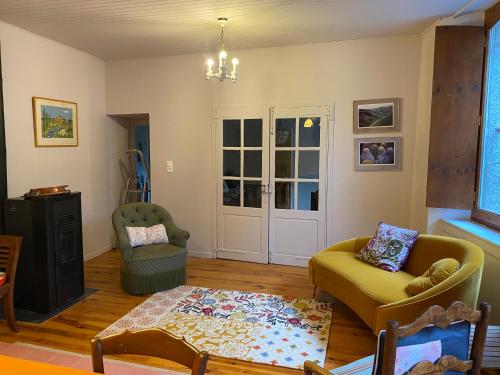 Au cœur du village, maison chaleureuse.