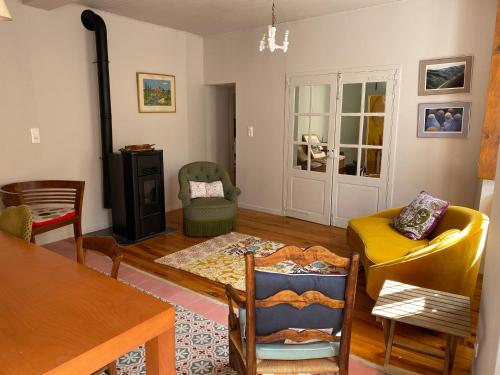 Au cœur du village, maison chaleureuse.