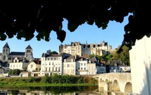 Au pied du château