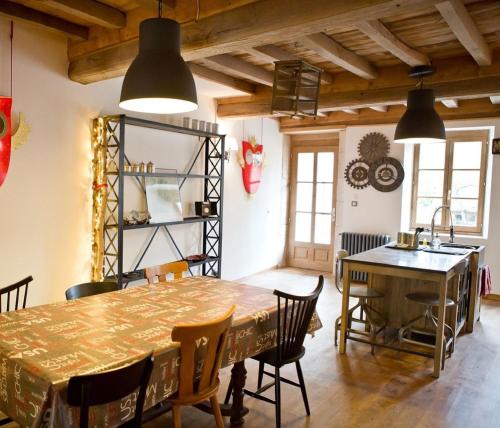 Au Pied Du Rempart