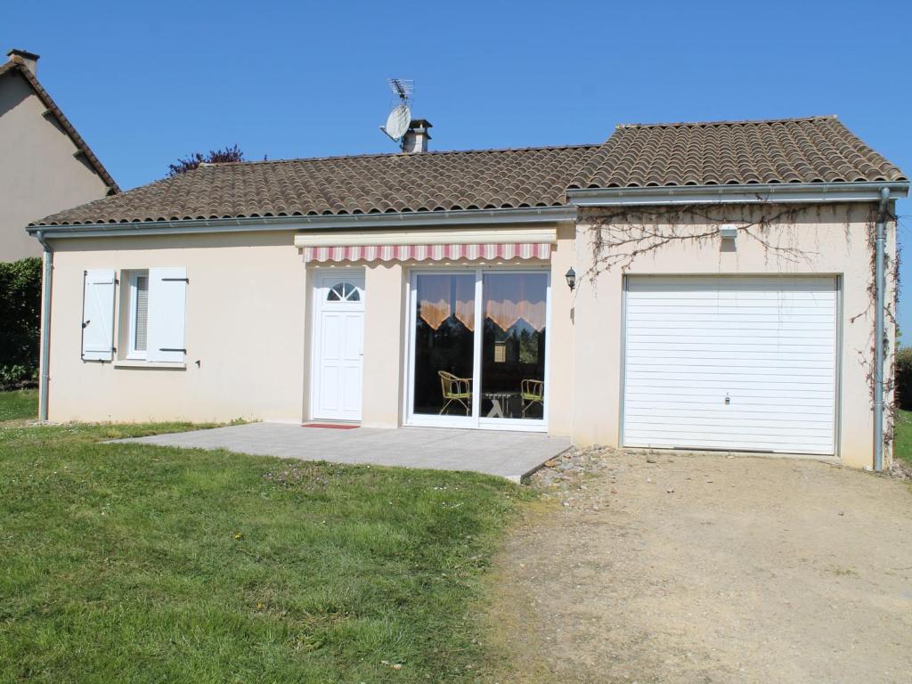 Authentic and spacious Provencal building 83210 La Farlède