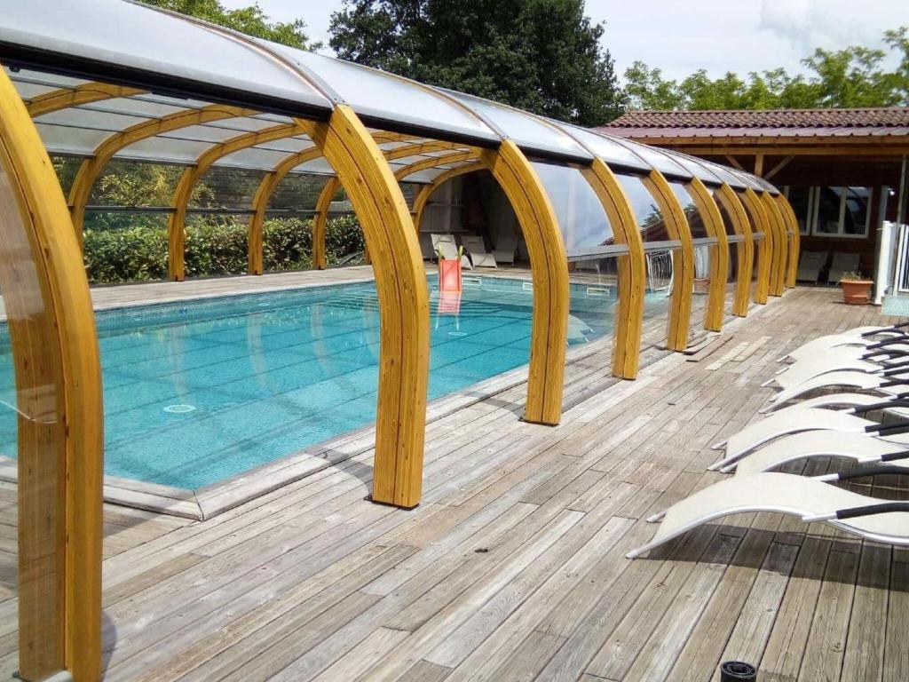 Authentic mobile home in the Dordogne with shared swimming pool , 24480 Paleyrac