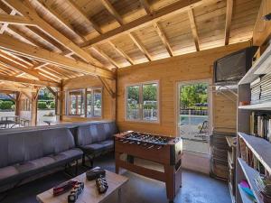 Authentic mobile home in the Dordogne with shared swimming pool