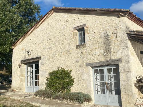 Aux Juges-charming holiday house with private infinitypool!