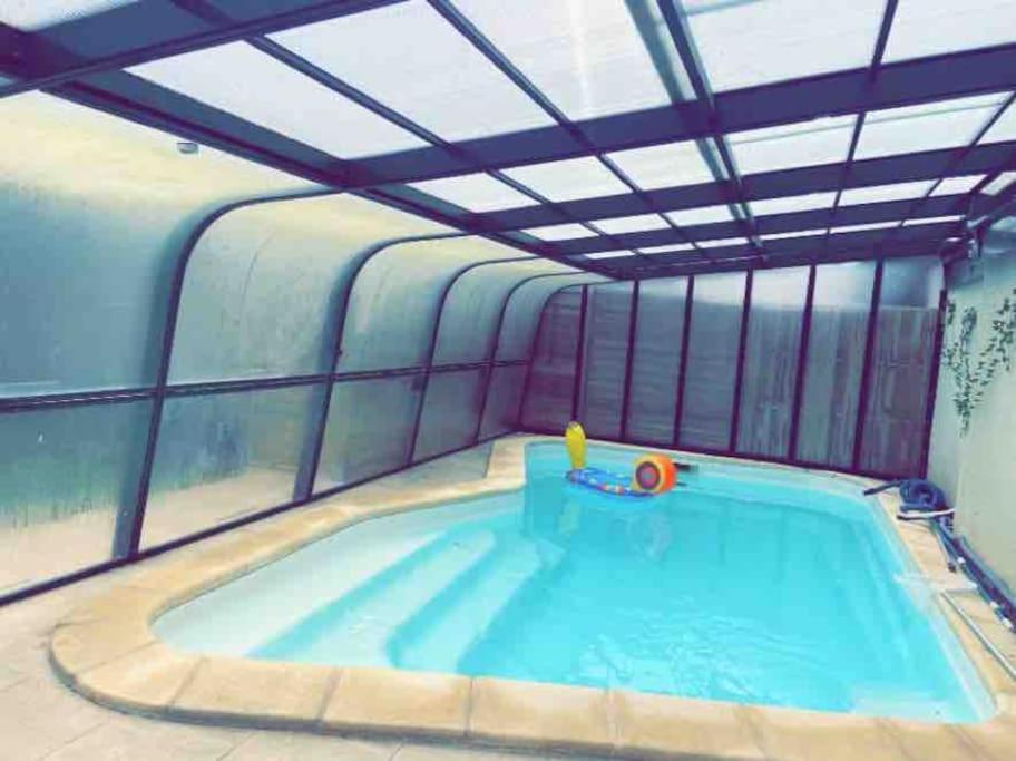 Maison de vacances Maison de vacances avec piscine chauffée et spa 28 Route de Provins, 77650 Saint-Loup-de-Naud