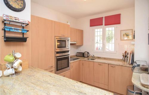 Awesome home in Aigues-Mortes with 3 Bedrooms and WiFi