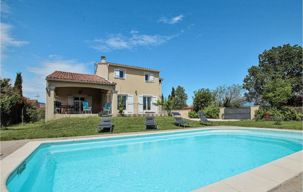 Awesome home in Aubignan with 4 Bedrooms, Private swimming pool and Outdoor swimming pool , 84810 Aubignan