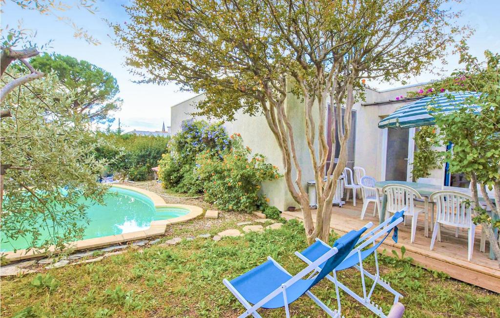 Awesome home in Avignon with 4 Bedrooms, Private swimming pool and Outdoor swimming pool , 84140 Avignon