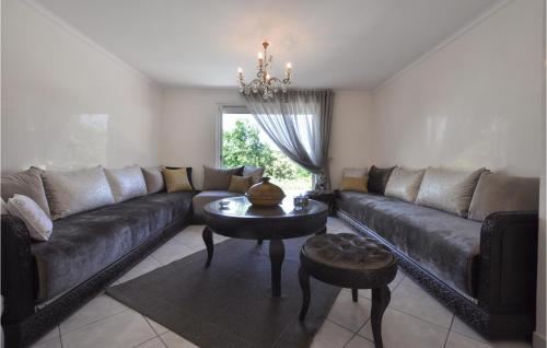 Awesome home in Bagnols en Fort with 3 Bedrooms, Outdoor swimming pool and Swimming pool